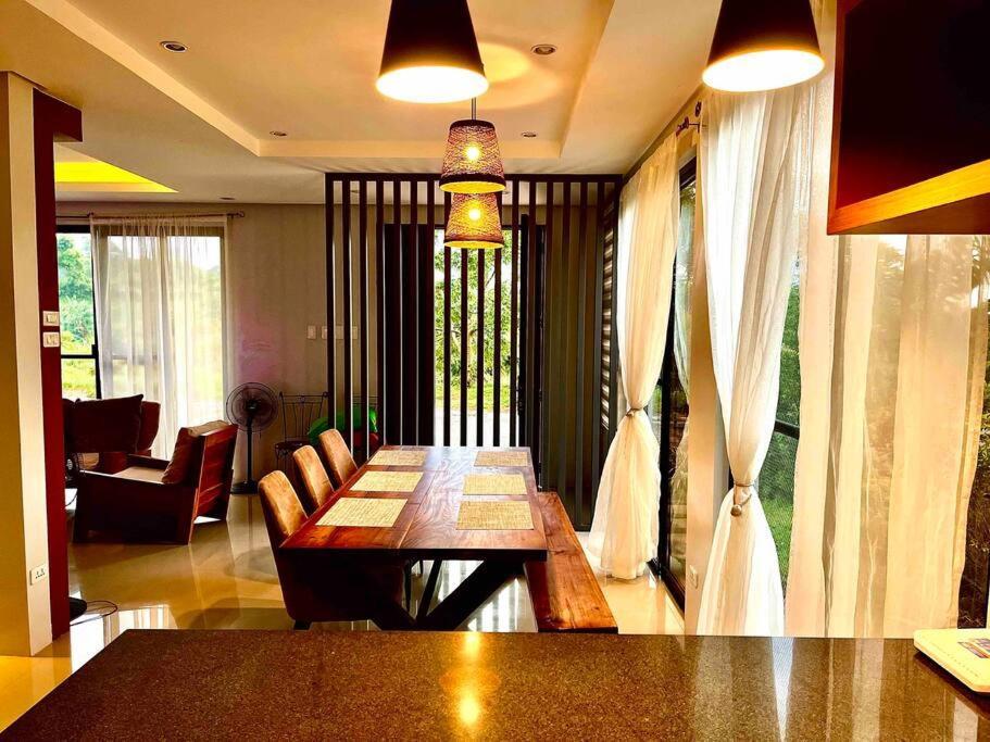 Overlooking Staycation At Sandari Batulao タガイタイ エクステリア 写真