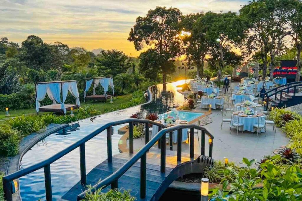 Overlooking Staycation At Sandari Batulao タガイタイ エクステリア 写真