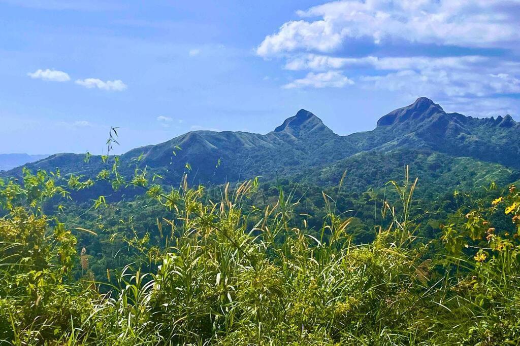 Overlooking Staycation At Sandari Batulao タガイタイ エクステリア 写真