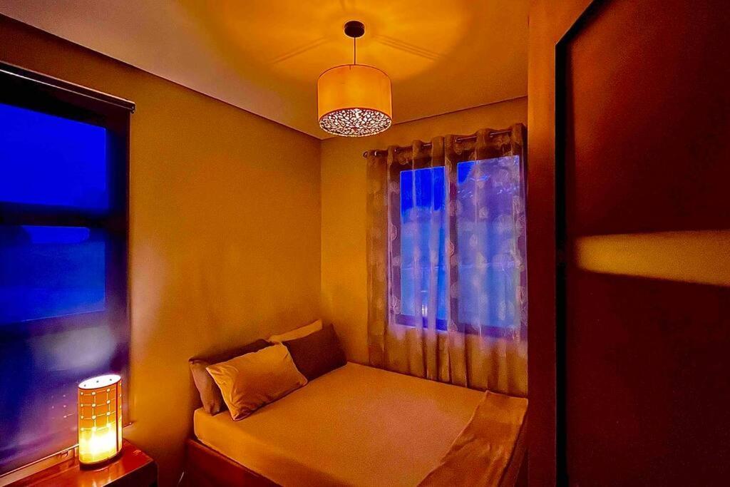 Overlooking Staycation At Sandari Batulao タガイタイ エクステリア 写真