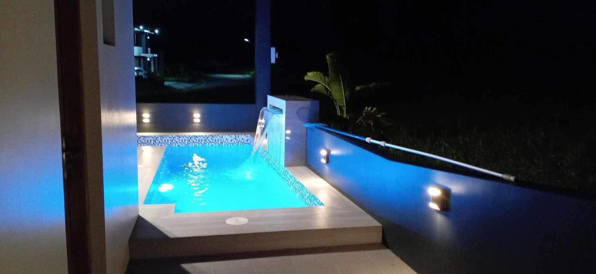 Overlooking Staycation At Sandari Batulao タガイタイ エクステリア 写真