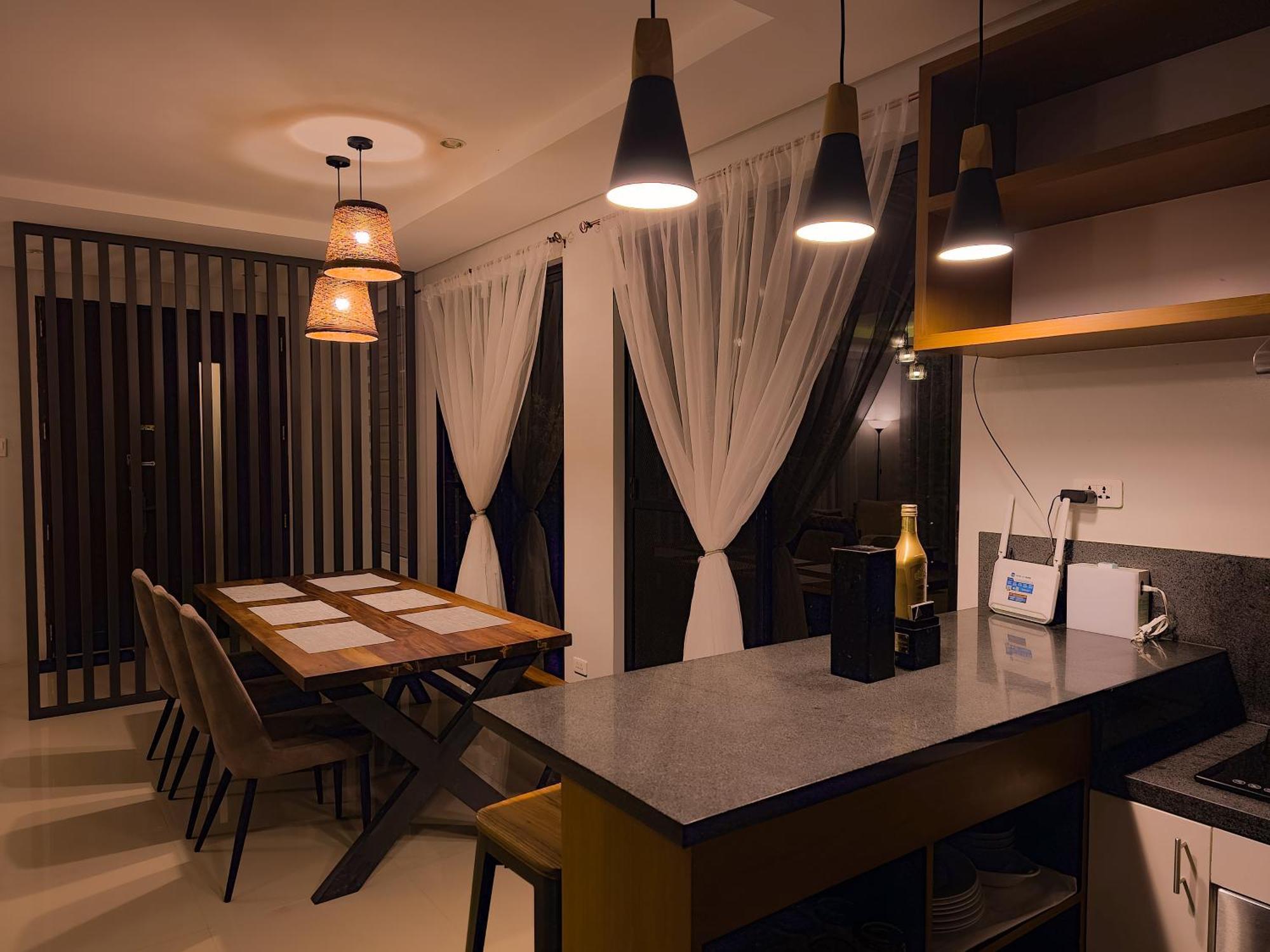 Overlooking Staycation At Sandari Batulao タガイタイ エクステリア 写真